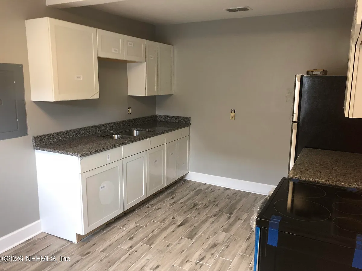 Building Photo - 925 Phillips St #3