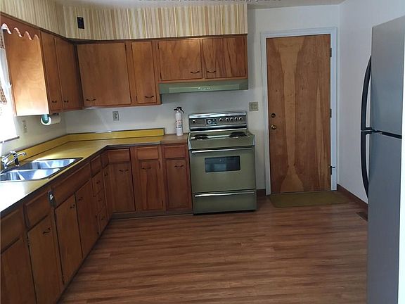 4th image of 513 Superior Ave