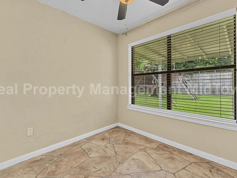 2132 Turf Club Dr — Photo 10