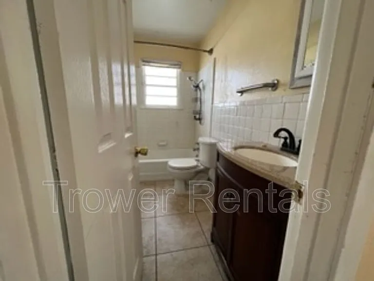 2406 Cambridge St — Photo 7