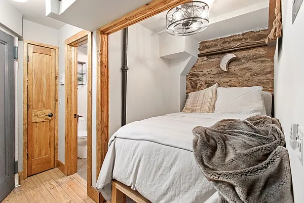 Sold by HomeDax Real Estate | media 6