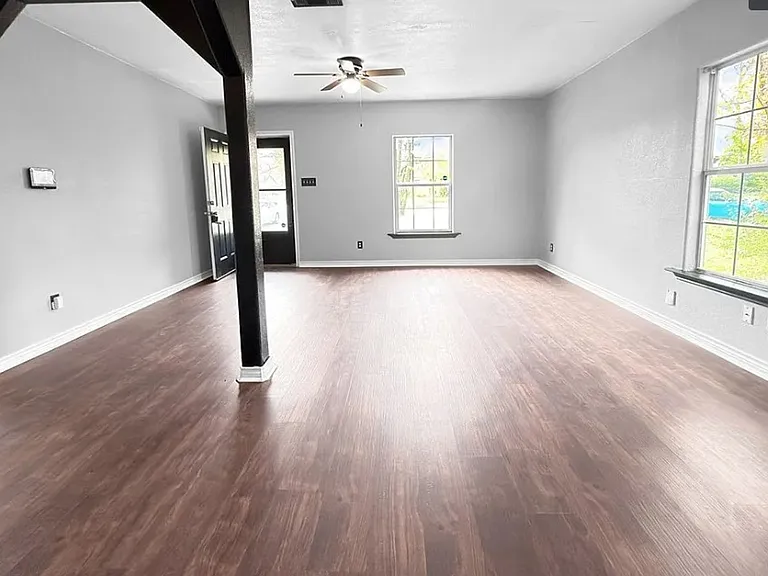 410 Mayborn Dr — Photo 3