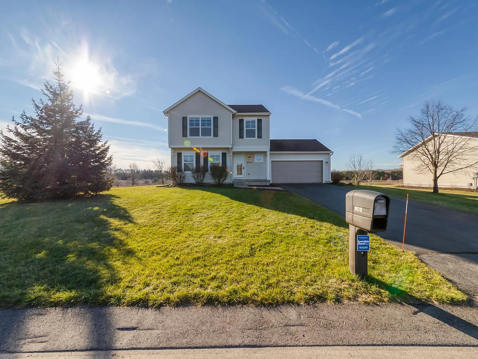 5 bed, 3.5 bath, 2300 sqft, $3,000 — Photo 3