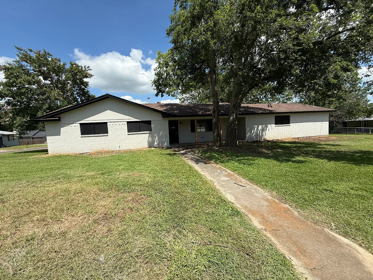 3 bed, 1426 sqft, $2,100 — Photo 2