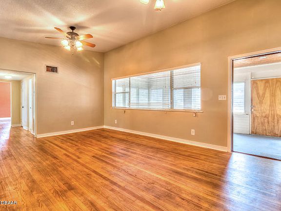5th image of 143 Myra Blvd
