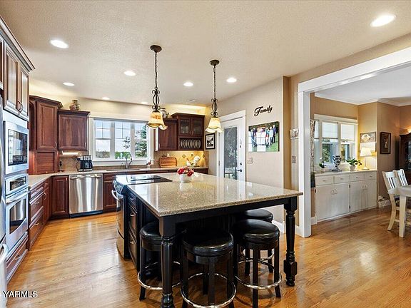 13-10907 Occidental-024>