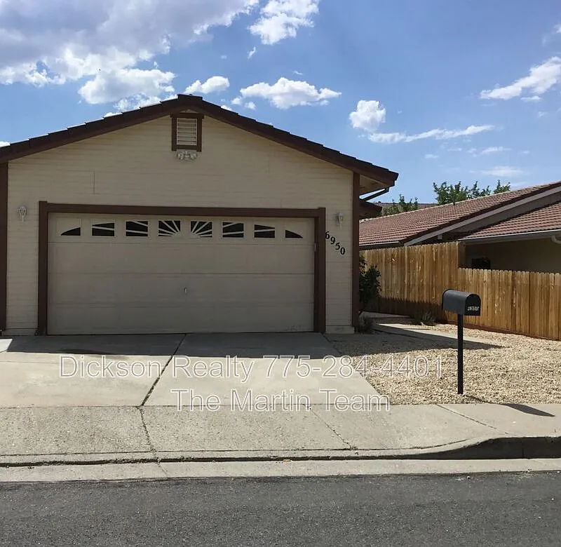 3 bed, 2.0 bath, 1190 sqft, $2,100 — Photo 1
