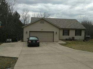 570 Heritage Dr, Mackinaw, IL 61755