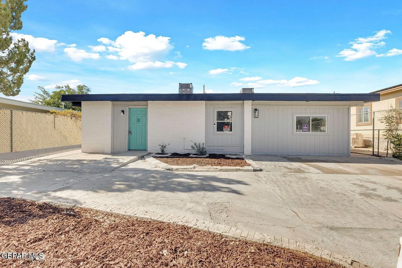 2 bed, 750 sqft, $975 — Photo 1