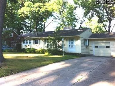 600 Belvedere Ave NE photo 1