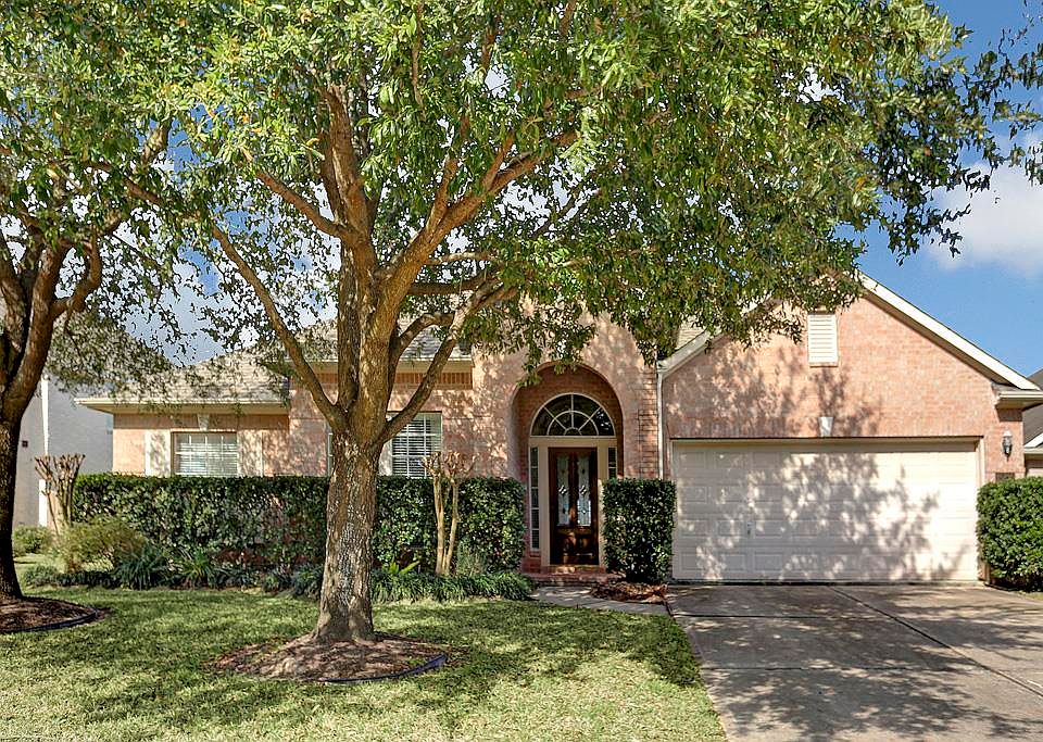 1st image of 15230 Chimney Hill Cir