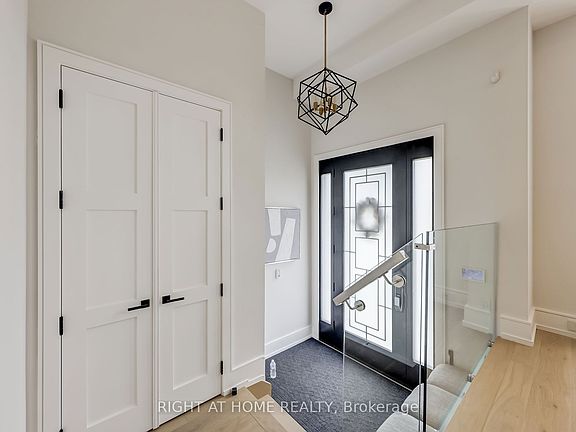4th image of 102 Parklea Dr