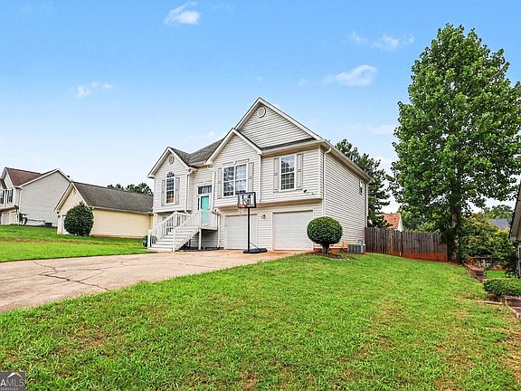 4th image of 3404 Medina Dr
