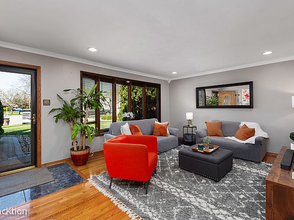 3rd image of 8916 Beacon Ct