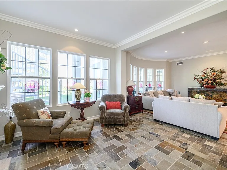 16 Pegasus Dr — Photo 7