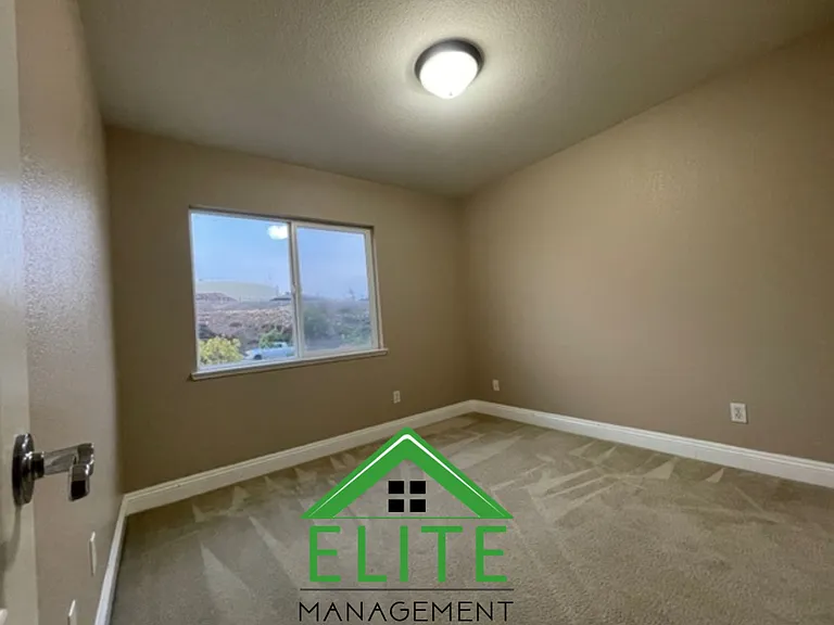2128 Horseshoe Glen Cir — Photo 14