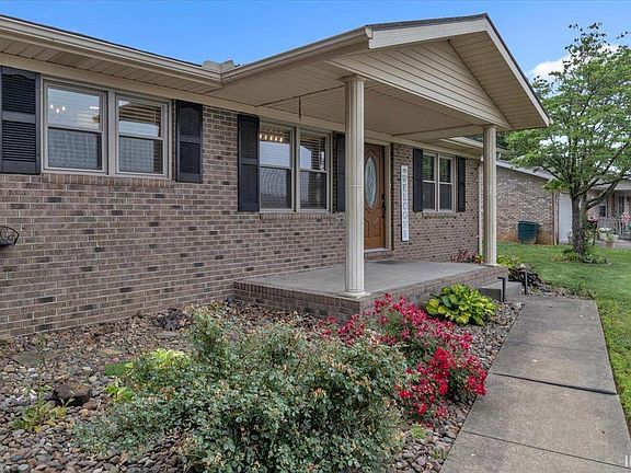 2nd image of 404 Southwind Ave