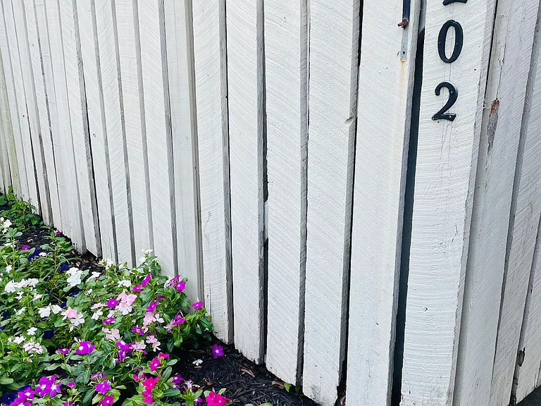 202 Saint Charles Ct — Photo 2