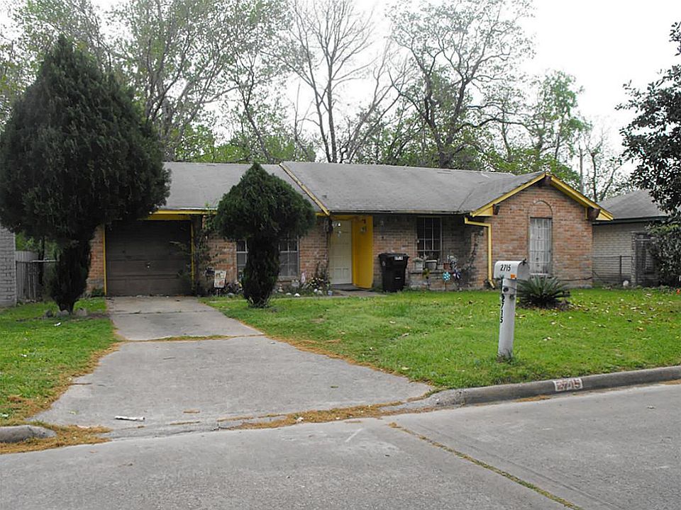 1st image of 2715 Charriton Dr