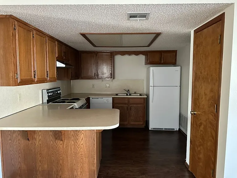 314 S 11th Pl — Photo 5