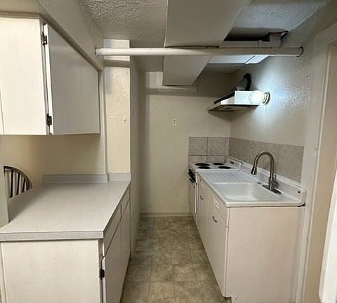 4th image of 2204 S Indiana Ave APT 3