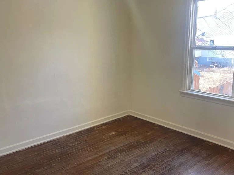 710 E State St #A — Photo 8