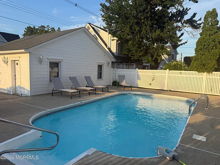 120 Garfield Ave — Photo 9