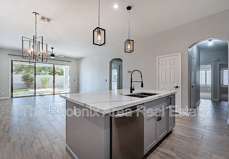 2823 E Tulsa St — Photo 9