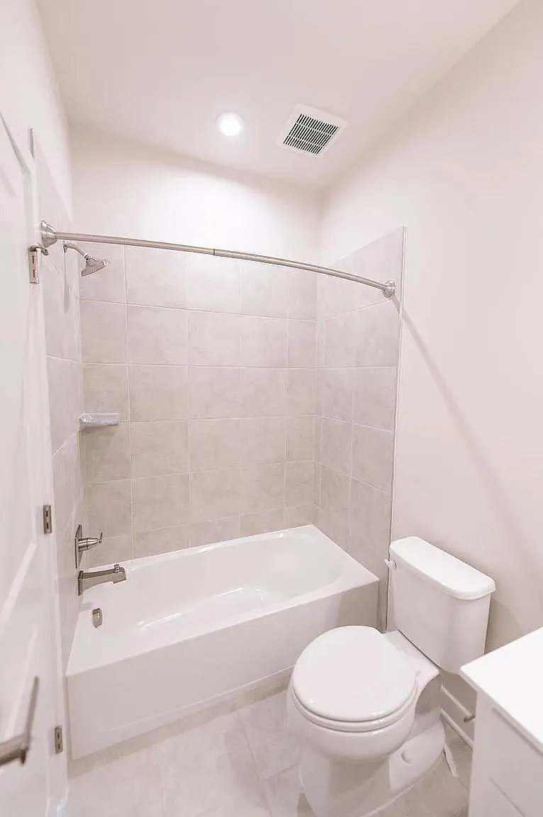 3 bed, 3.5 bath, 1952 sqft, $2,950 — Photo 4