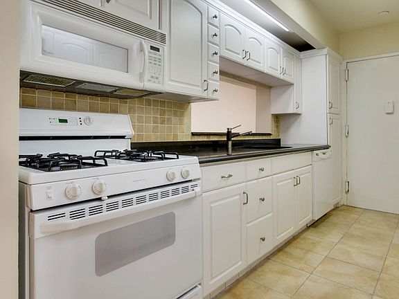 4th image of 54 Willow St APT 2B