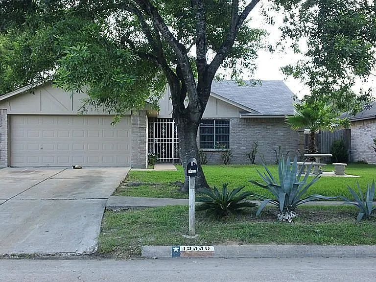 19330 Cypress Bay Dr — Photo 3