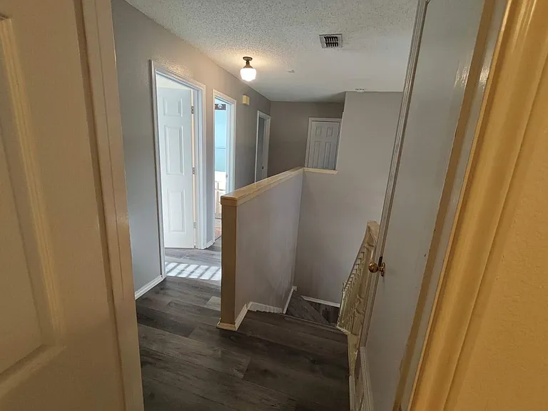 1423 Lakeshore Dr — Photo 9