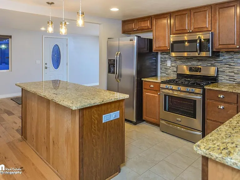 21615 Settlers Dr — Photo 2