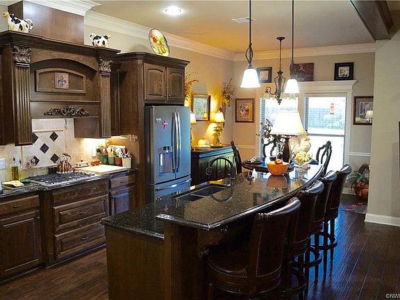 4th image of 126 Donna Ln