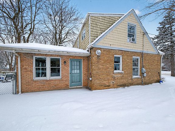 3rd image of 521 Deerfield Rd