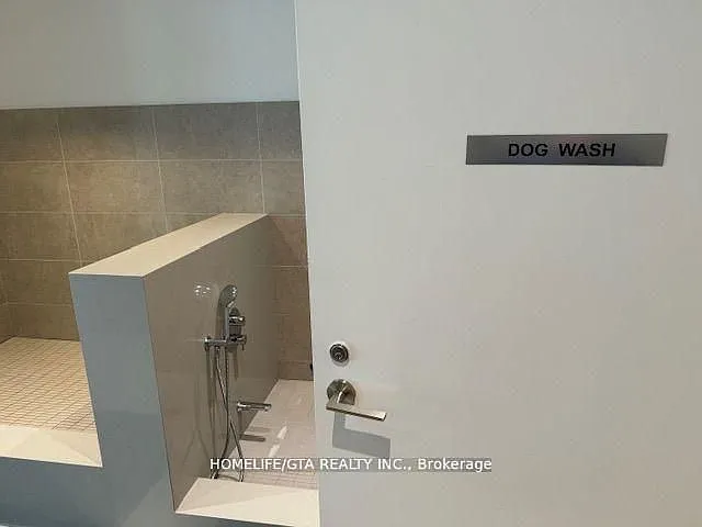 8868 Yonge St #819E — Photo 3