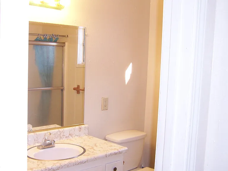 1408 E St #6 — Photo 4