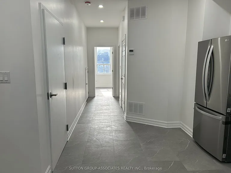 792 College St #2 — Photo 6