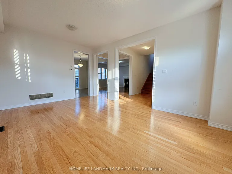 35 Hyacinth St — Photo 16