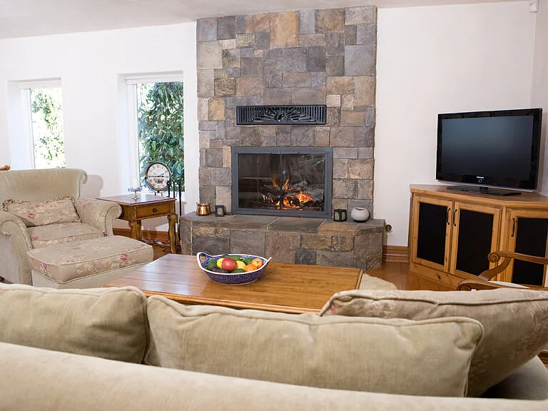 1328 Chariot Ct — Photo 4