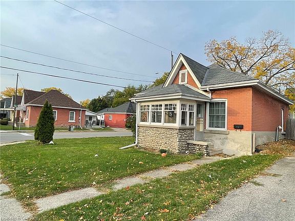 4th image of 119 Superior St