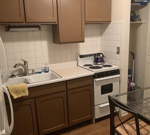 5th image of 420 W Aldine Ave APT 520