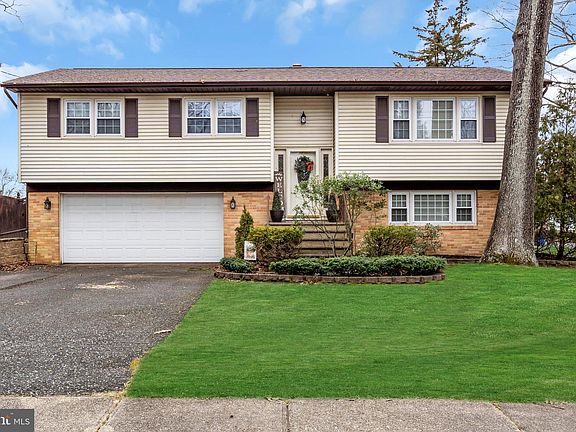 2nd image of 9 Brookside Ct