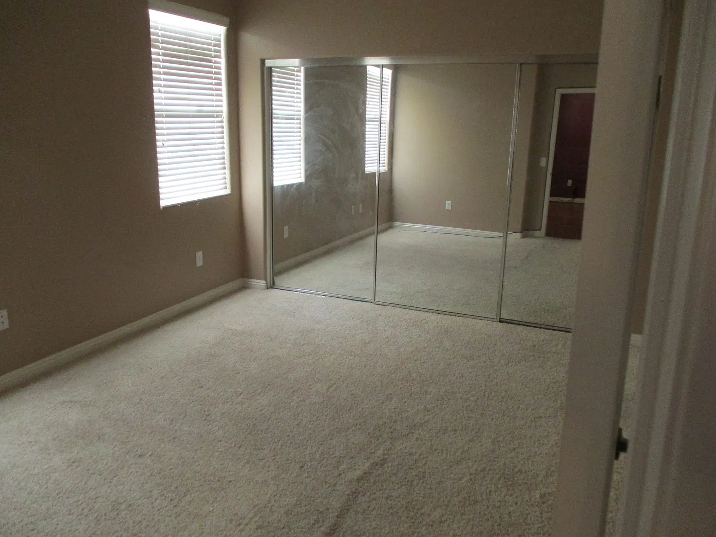 Beautiful 2 bed condo w/ 1 car garage — Photo 3