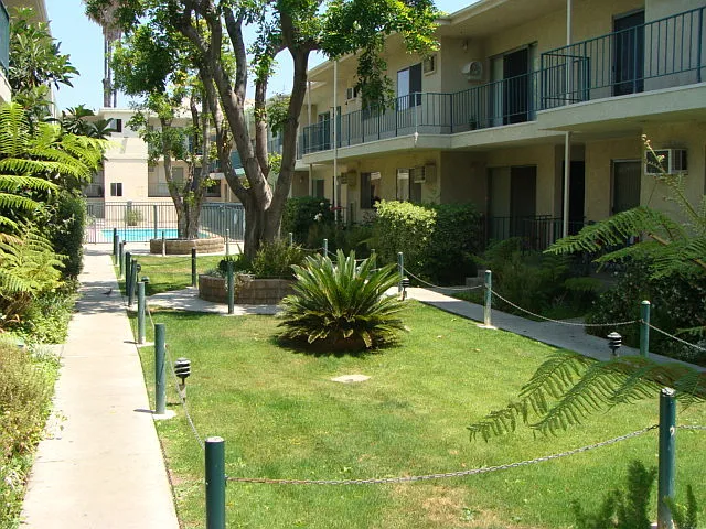20317 Saticoy St — Photo 36