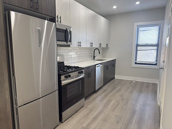 3rd image of 5162-66 W Montrose Ave #2B