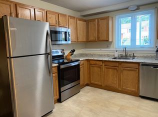 138 Riviera Dr, Agawam, MA 01001