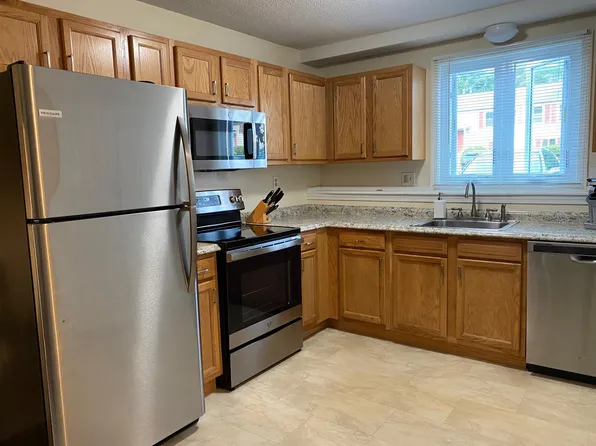 138 Riviera Dr, Agawam, MA 01001