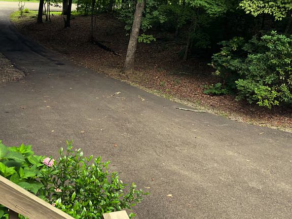 driveway-plenty of parking