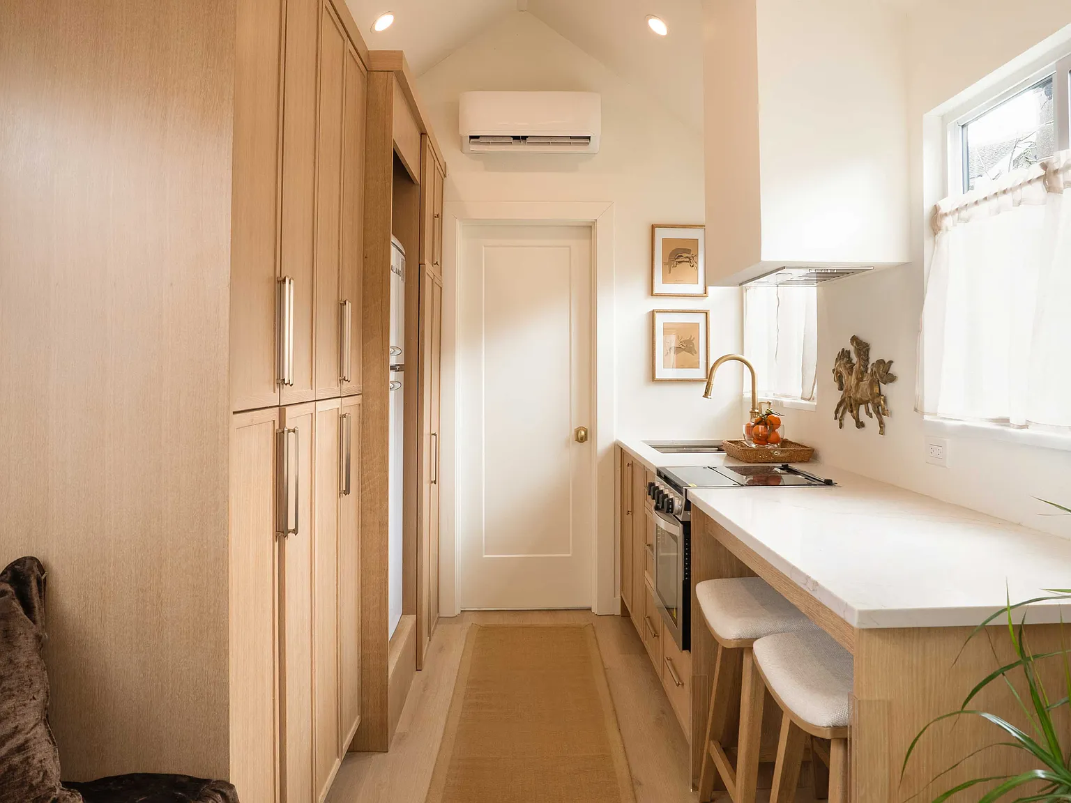 1 bed, 1000 sqft, $1,800 — Photo 2
